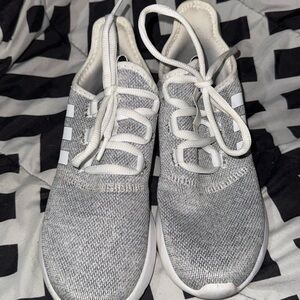 Adidas Women’s 7.5 Canvas Sneakers